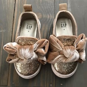 Baby GAP Gold Glitter Velvet Bow Shoes, Toddler 6